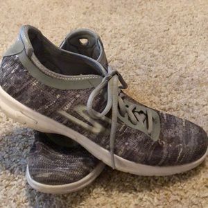 Skecher tennis shoes